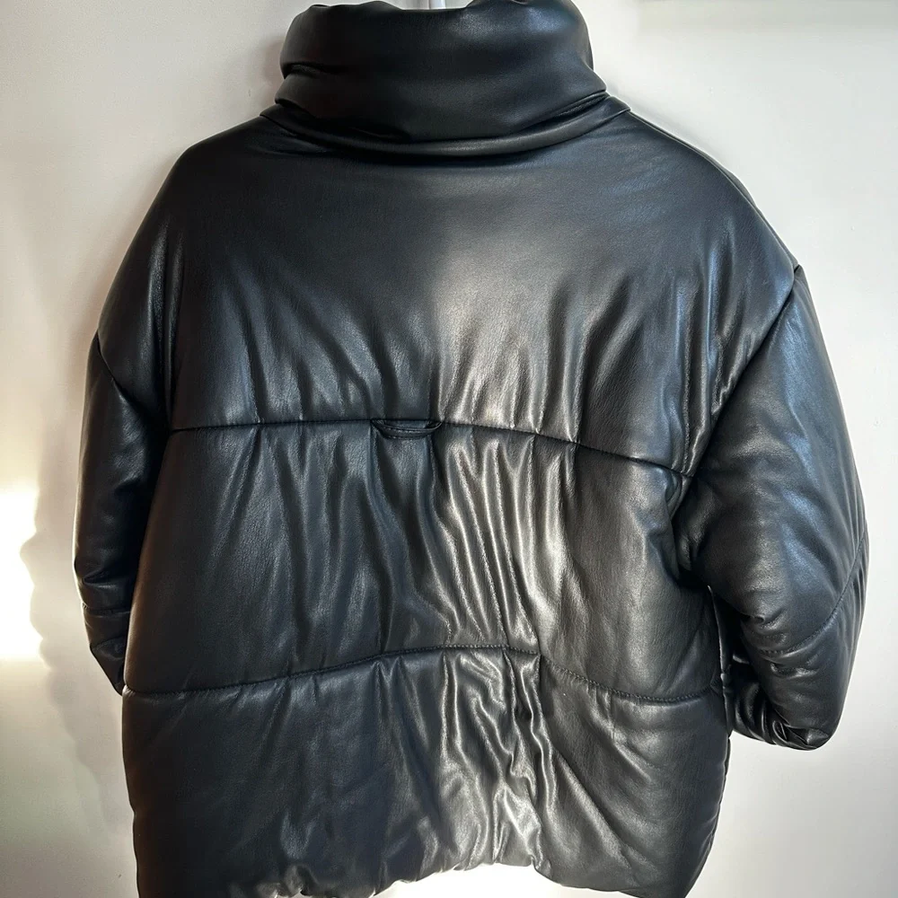 Faux leather Vegan Hide Puffer - Picture 3 of 7